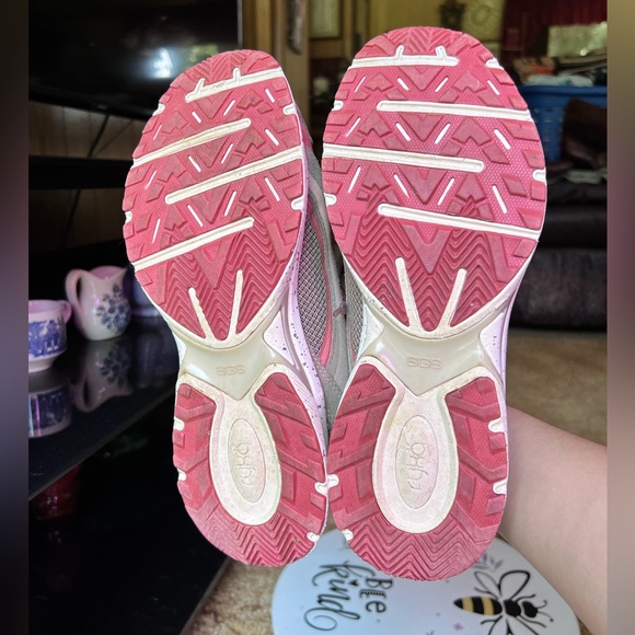 Ryka women’s Sky Walker Trail sneakers tan pink color with memory foam insoles. - Picture 10 of 17